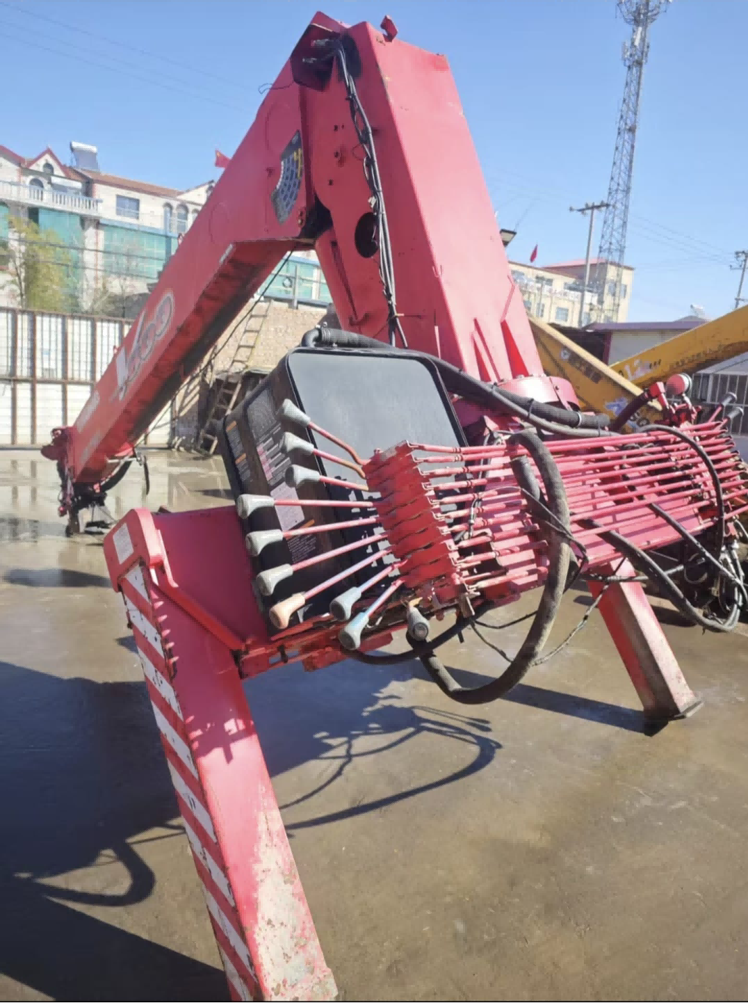 The crane installation of UNIC URV804, manufactured in 2016, requires replacement of the rotating mechanism.
