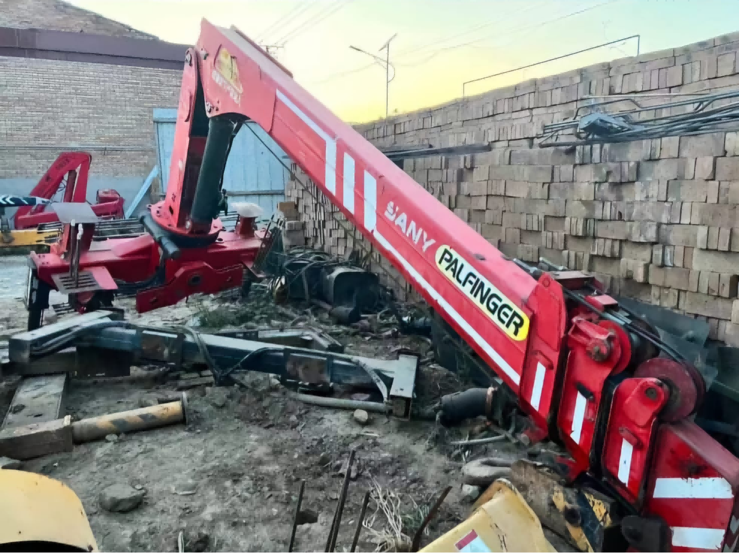 Installation of SANY-PALFINGER crane, manufactured in 2013. The crane requires repair