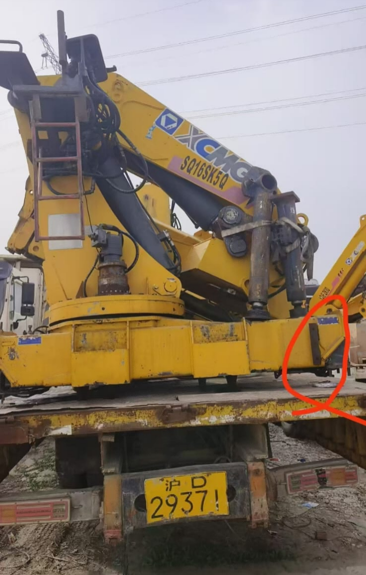 The mechanical arm has a lifting capacity of 16 tons and was issued in 2009. The rotating mechanism needs to be replaced and the bracket repaired.