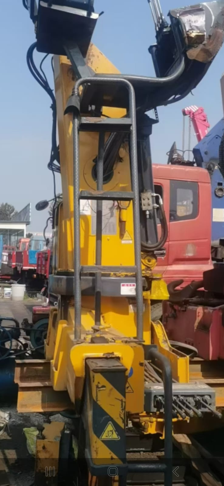 Crane installation with lifting capacity of 6 tons, released in 2020, requires replacement of support